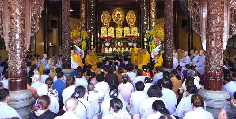 Đoàn Ban Trị sự GHPGVN tỉnh Hậu Giang thăm trường hạ Ni chùa Giác Hoa