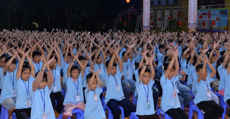 500 em thanh thiếu niên tham gia khóa tu "La Hầu La" tại chùa Liên Trì
