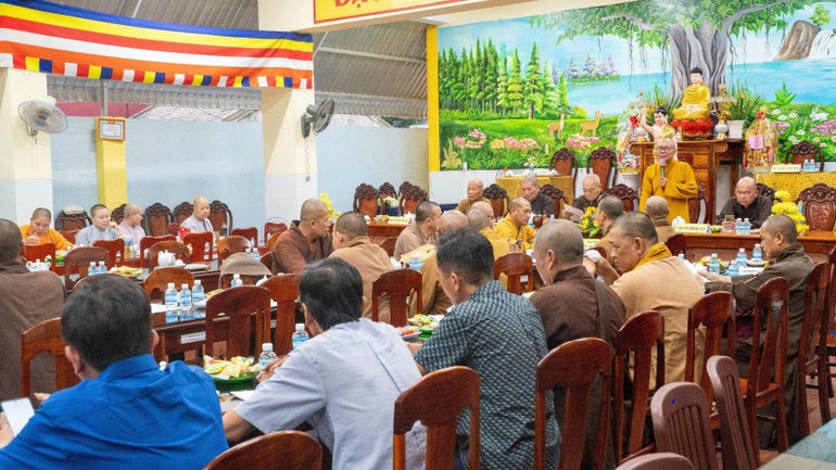 Ban Trị sự GHPGVN H.Tuy Phong họp triển khai hướng dẫn thành lập Ban Quản trị tự viện đến Tăng Ni
