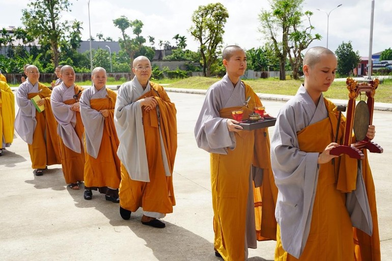 Đoàn Phân ban Ni giới T.Ư thăm trường hạ chùa Linh Sơn, TP.Hải Phòng