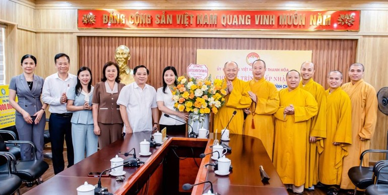 Thượng tọa Thích Tâm Định chúc mừng thành công của Đại hội đại biểu MTTQVN tỉnh Thanh Hóa