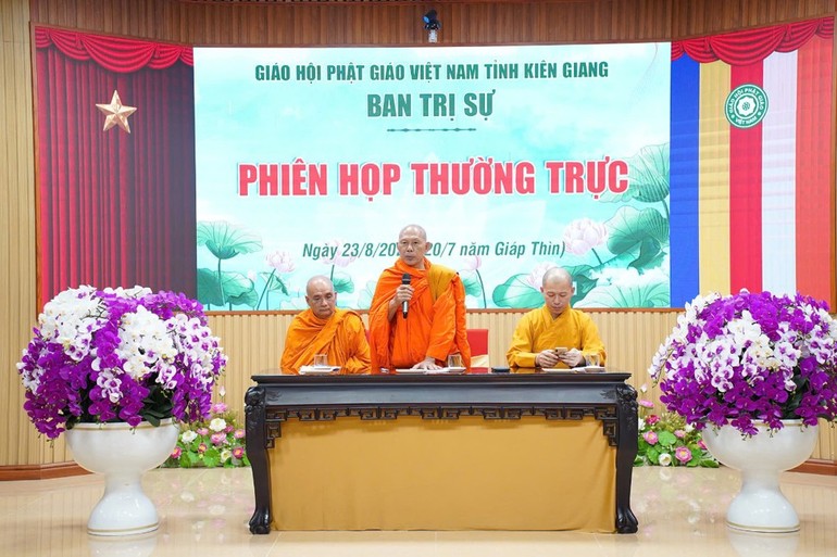 Hòa thượng Danh Đổng phát biểu tại buổi họp