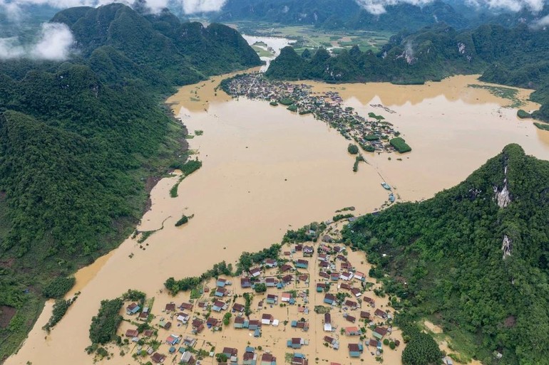 Xã Tân Hóa, H.Minh Hóa, tỉnh Quảng Bình còn nhiều nơi ngập sâu do bão số 4, mưa lớn - Ảnh: Trung Trần