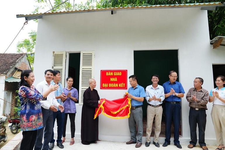 Khánh thành nhà mới cho hộ cận nghèo tại H.Chương Mỹ, TP.Hà Nội