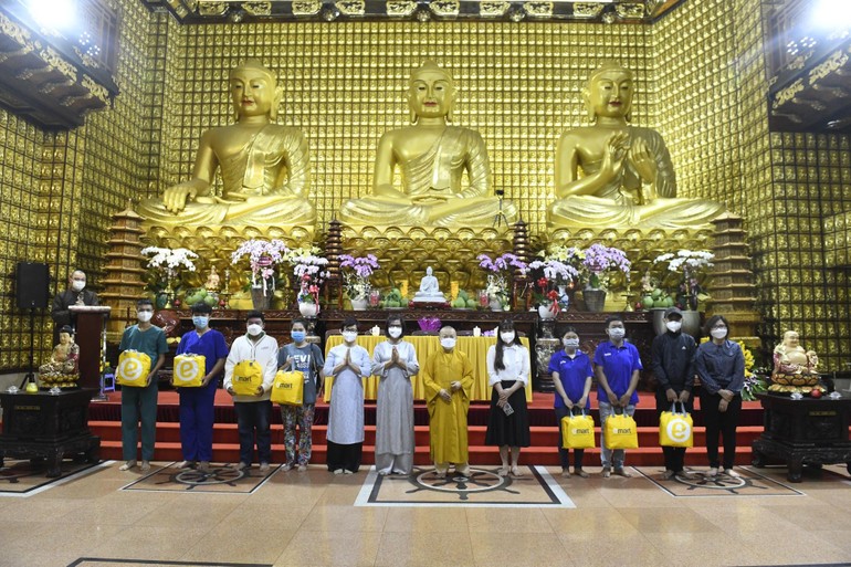 15 tình nguyện viên Phật giáo phục vụ chăm sóc bệnh nhân Covid-19 tại Bệnh viện Chợ Rẫy