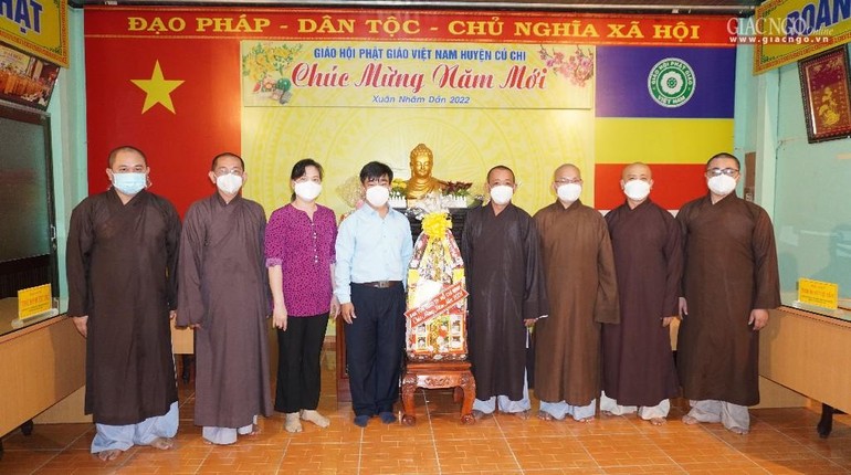 Ban Tôn giáo TP.HCM chúc mừng năm mới đến chư tôn đức Phật giáo huyện Củ Chi