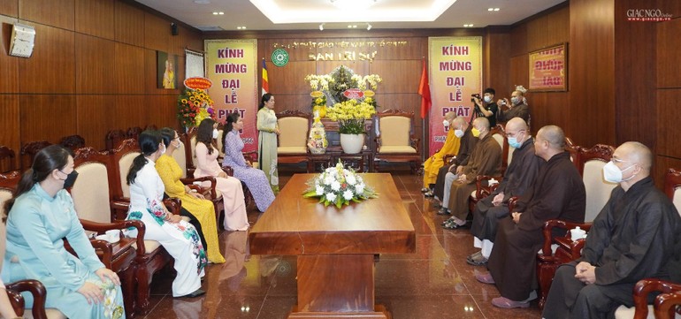 Quang cảnh buổi gặp mặt giữa Hội Liên hiệp Phụ nữ Thành phố và chư tôn đức Ban Trị sự GHPGVN TP.HCM tại Việt Nam Quốc Tự