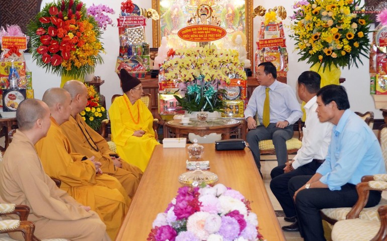 Ông Vũ Hoài Bắc, Trưởng ban Tôn giáo Chính phủ thăm, chúc mừng Phật đản tại chùa Vĩnh Nghiêm