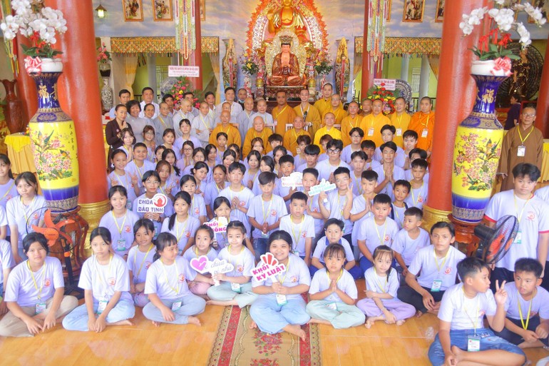 Khai mạc khóa tu mùa hè "Con về bên Phật" tại chùa Bảo Tịnh, tỉnh Hậu Giang