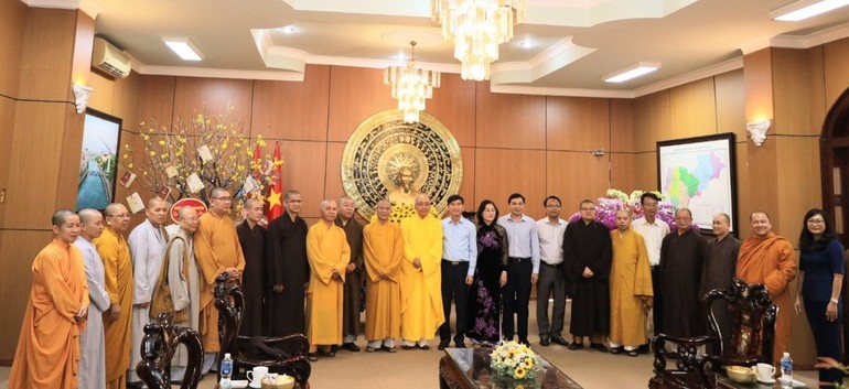 Đoàn Phật giáo tỉnh Bình Thuận thăm, chúc Tết đến ông Dương Văn An, Ủy viên Trung ương Đảng, Bí thư Tỉnh ủy tỉnh Bình Thuận 