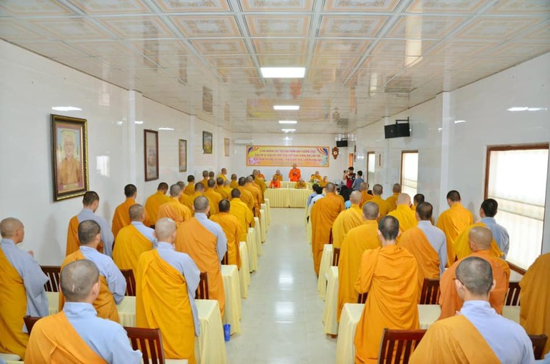 Ban Thường trực GHPGVN TP.Cần Thơ thăm và sách tấn hành giả tại thiền viện Trúc Lâm Phương Nam