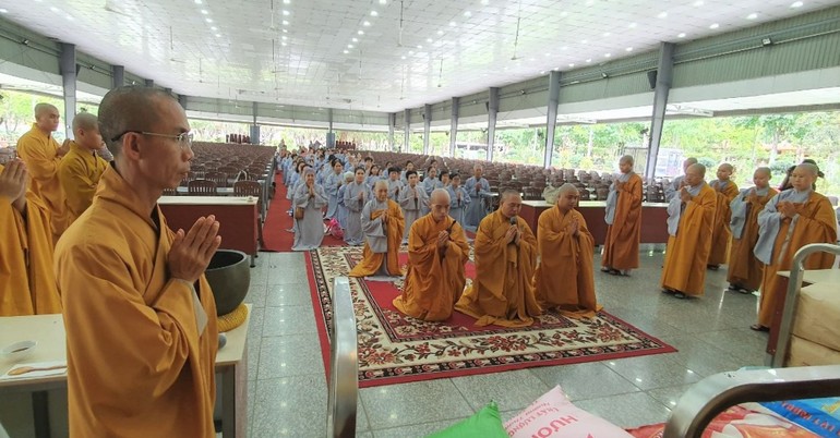 Đoàn cúng dường trường hạ Học viện Phật giáo Việt Nam tại tại TP.HCM