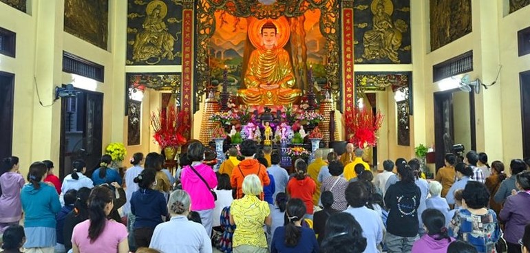 Chùa Bửu Đà hướng dẫn Phật tử cúng dường các trường hạ mùa an cư Phật lịch 2567