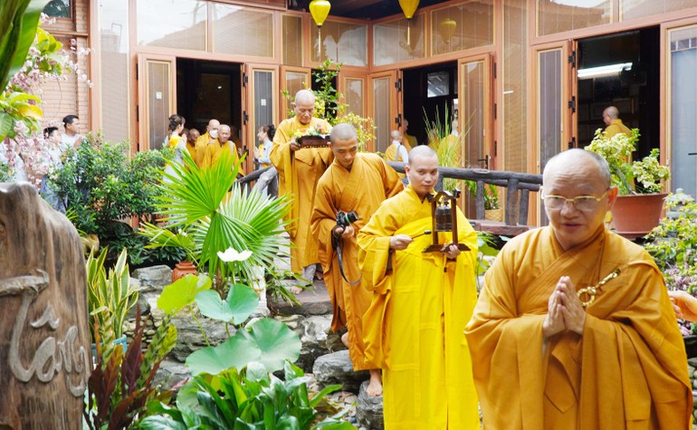 Cung nghinh chư tôn đức chứng minh dự lễ Vu lan - Báo hiếu tại chùa Phước Điền, H.Củ Chi, TP.HCM