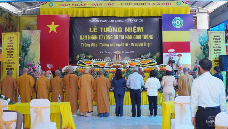  Tưởng niệm nạn nhân tử vong do tai nạn giao thông với thông điệp “Tưởng nhớ người đi, vì người ở lại” tại chùa Hoằng Linh