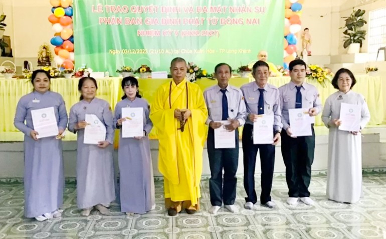 Trao quyết định ra mắt thành phần nhân sự Phân ban Gia đình Phật tử tỉnh Đồng Nai