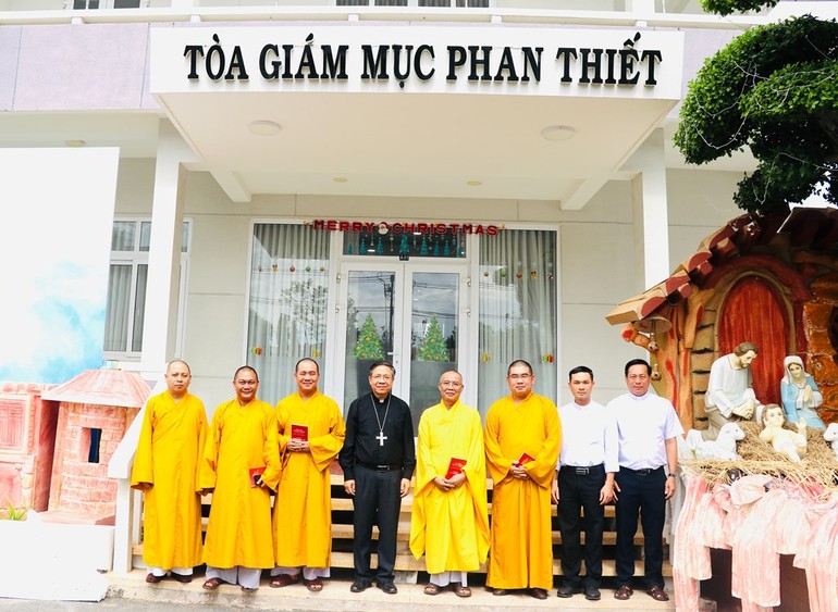 Ban Trị sự GHPGVN tỉnh Bình Thuận chúc mừng Giáng sinh tại Tòa Giám mục Phan Thiết