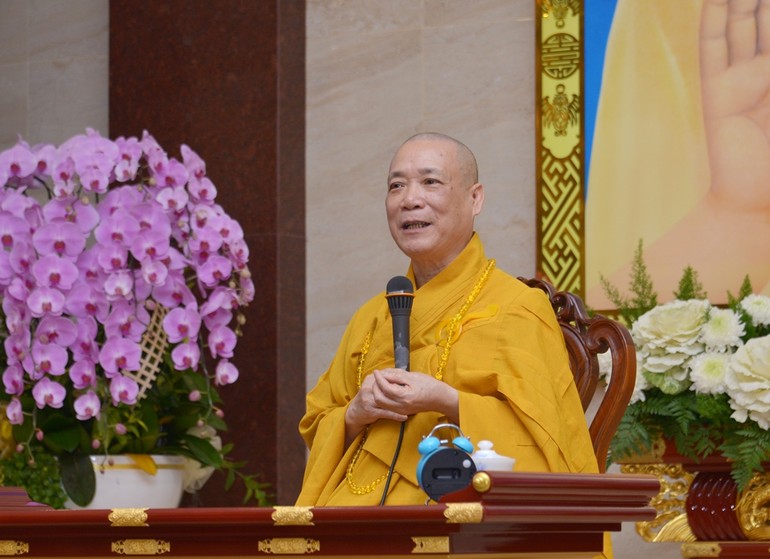 Hòa thượng Thích Bảo Nghiêm thuyết trình về nghiệp vụ hoằng pháp tại Việt Nam Quốc Tự - Ảnh: Bảo Toàn