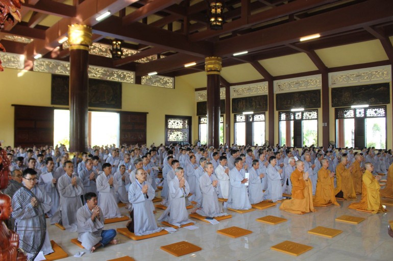 Gần 500 Phật tử tham dự khóa tu đầu năm tại thiền viện Trúc Lâm Chánh Thiện
