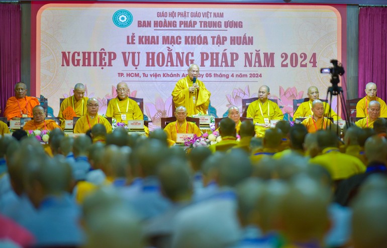 Trưởng lão Hòa thượng Thích Thiện Nhơn đạo từ tại lễ khai mạc Khóa tập huấn nghiệp vụ Hoằng pháp năm 2024 tại tu viện Khánh An