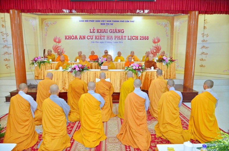 Khóa An cư kiết hạ Phật lịch 2568 trang nghiêm khai giảng tại thiền viện Trúc Lâm Phương Nam 