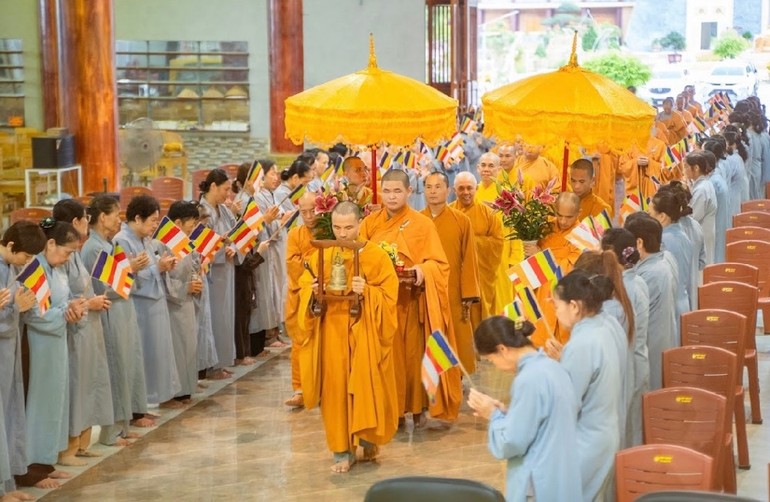 Ban Hoằng pháp và Ban Kinh tế - Tài chính T.Ư (đoàn 4) thăm, cúng dường các trường hạ tại miền Bắc