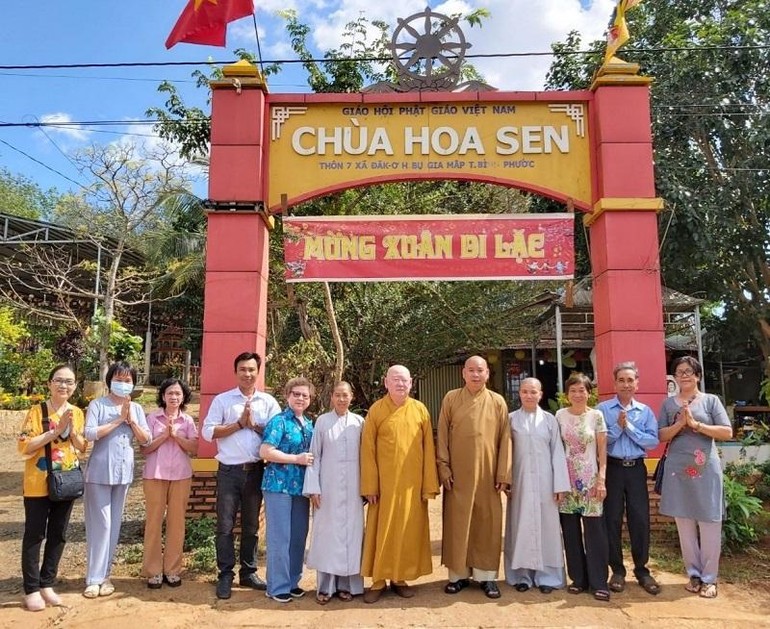 Đoàn Ban Hướng dẫn Phật tử Trung ương chúc Tết đồng bào tại tỉnh Bình Phước - Ảnh: Phước Ngô