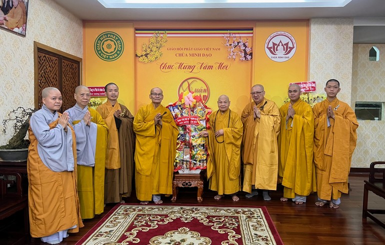 Ban Trị sự GHPGVN Q.6 khánh tuế Hòa thượng Thích Thiện Nhơn tại chùa Minh Đạo (Q.3)