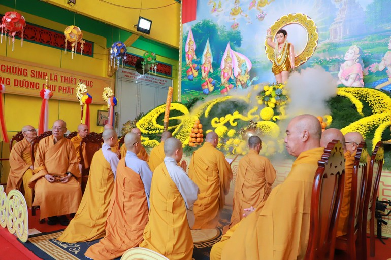 Ban Trị sự GHPGVN Q.6 tổ chức Đại lễ Phật đản và khai giảng khóa An cư kiết hạ, sáng 13-4-Giáp Thìn 
