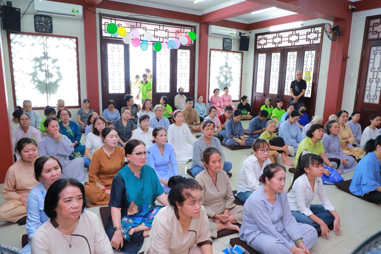 Phật tử tham gia tọa đàm về văn hóa Phật đản tại chùa Long Phước