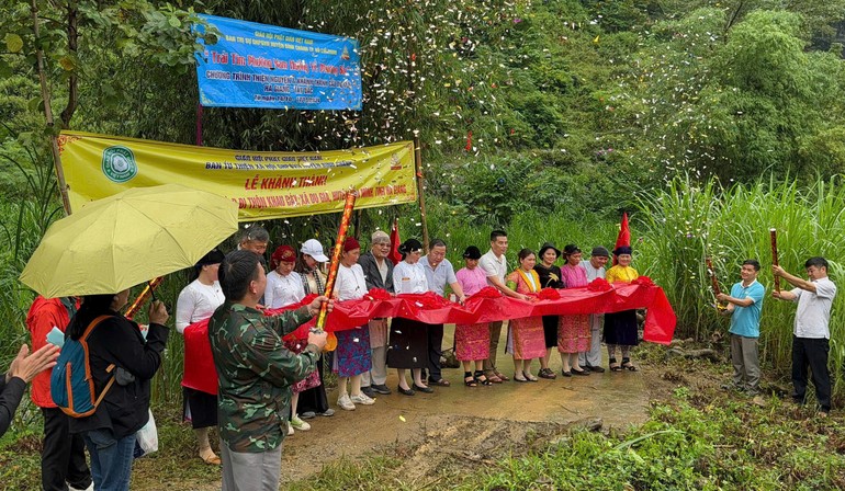 Phật giáo H.Bình Chánh khánh thành cây cầu dân sinh thôn Giàng Trù D đi liên thôn Khau Đấy (xã Du Già, H.Yên Minh, Hà Giang)