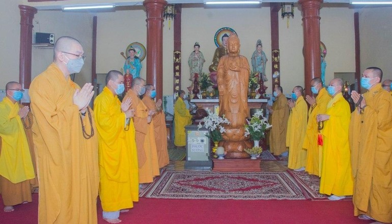 Chư tôn đức Tăng trong buổi lễ tác pháp an cư tại chùa Giác Quang