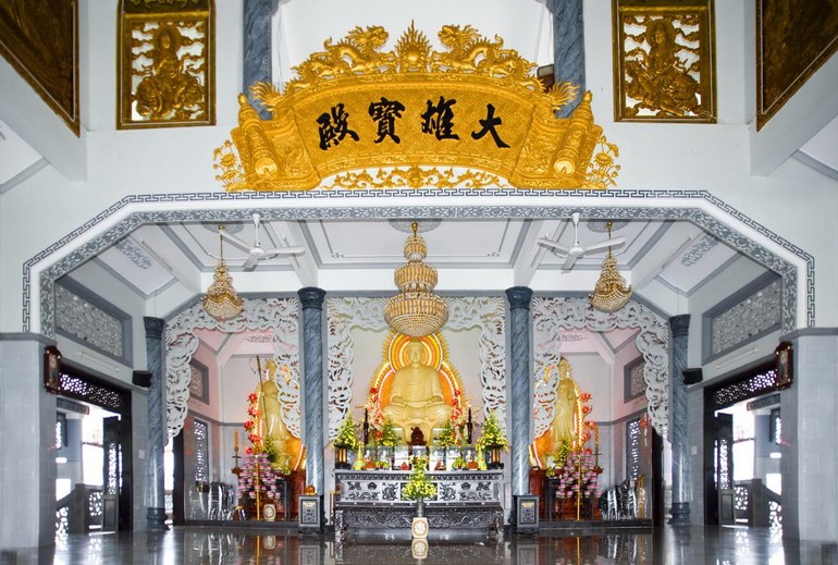 Điện Phật chùa Kim Sơn, quận Phú Nhuận, TP.HCM