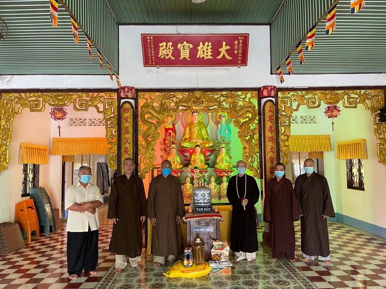 Đại đức Thích Chơn Tâm cúng dường tại chùa Phổ Tế