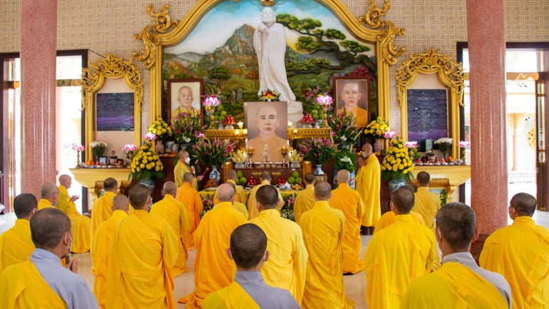 Chư Tăng, Ni thành kính dâng thời kinh tưởng niệm cố Hòa thượng Thích Thiện Quang tại tổ đình Vạn Linh