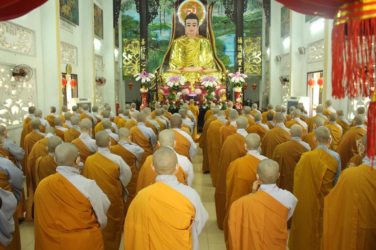 Quang cảnh buổi lễ Tự tứ của chư Ni Phật giáo huyện Bình Chánh tại chùa Phước Thiện