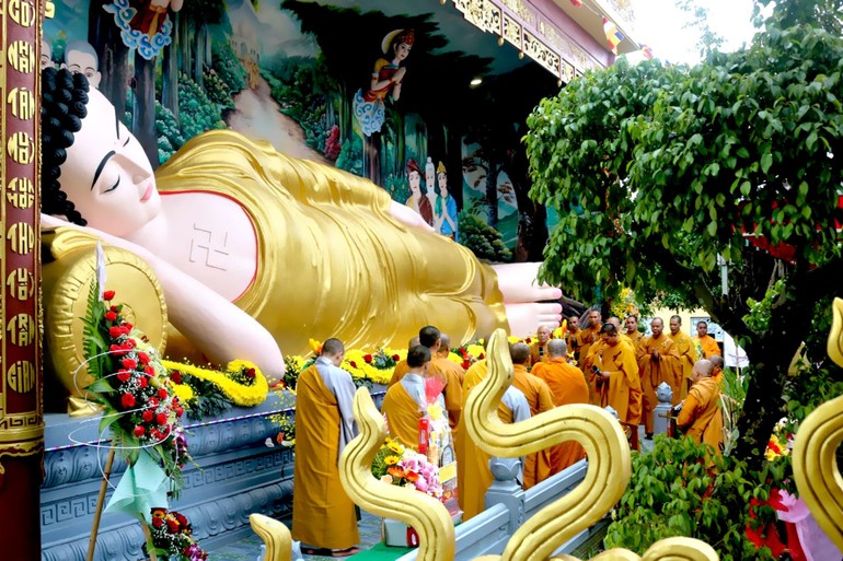 Tôn tượng Đức Phật Thích Ca Mâu Ni nhập Niết-bàn tại chùa Phước Huệ