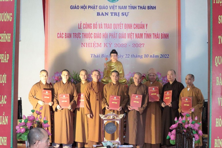Trao quyết định chuẩn y thành phần nhân sự ban Tăng sự trực thuộc Ban Trị sự GHPGVN tỉnh Thái Bình