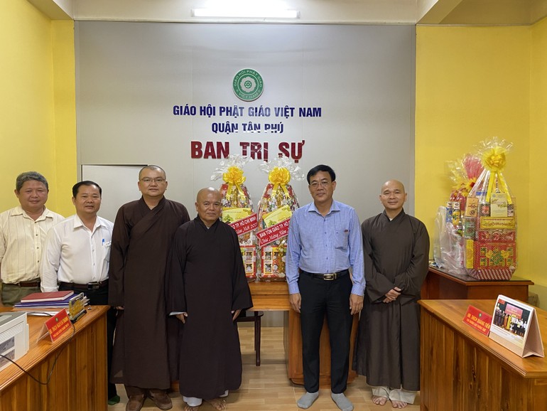 Đoàn Ban Tôn giáo TP.HCM chúc Tết Quý Mão đến Ban Trị sự GHPGVN Q.Tân Phú