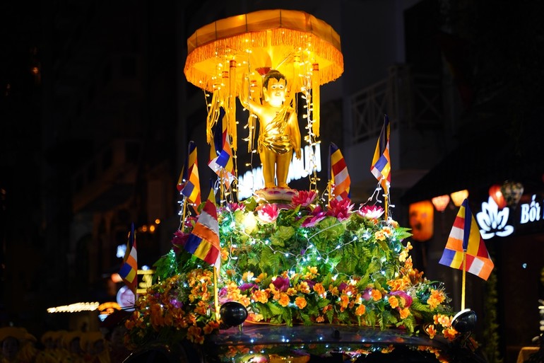 Lễ rước Phật tại tổ đình Hồng Phúc - Hòe Nhai vào tối 21-5