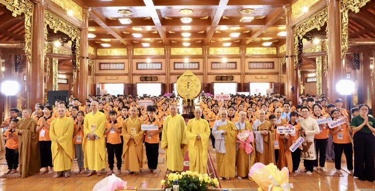 Khóa tu mùa hè tổ chức tại chùa Thiên Quang (Bình Dương) đầu tháng 6 vừa qua