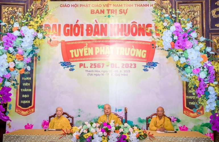 Hòa thượng Thích Thanh Nhiễu sách tấn các giới tử