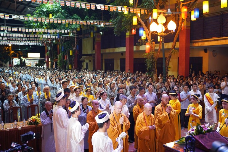 Đêm Vu lan - Báo hiếu long trọng diễn ra tại chùa Bằng (TP.Hà Nội)