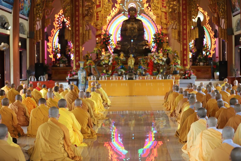 Quang cảnh buổi lễ tạ pháp của chư Tăng Ni tỉnh Phú Yên tại chùa Bảo Tịnh