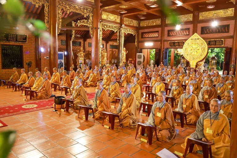 Chư Ni trẻ về chùa Thiên Quang (Bình Dương) tham dự khóa tu chánh niệm