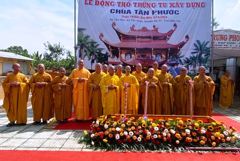 Lễ động thổ trùng tu xây dựng chùa Tân Phước vào sáng 2-11