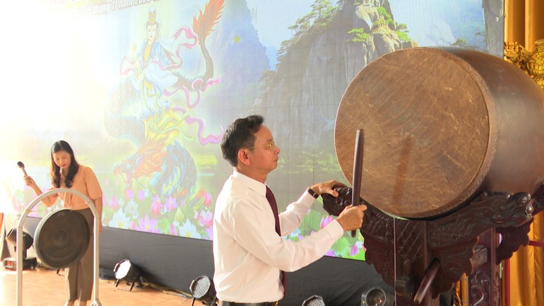 Chính thức khai chiêng, trống khai mạc Lễ hội Quan Âm Nam Hải tại chùa An Thái (H.Quỳnh Lưu, Nghệ An)