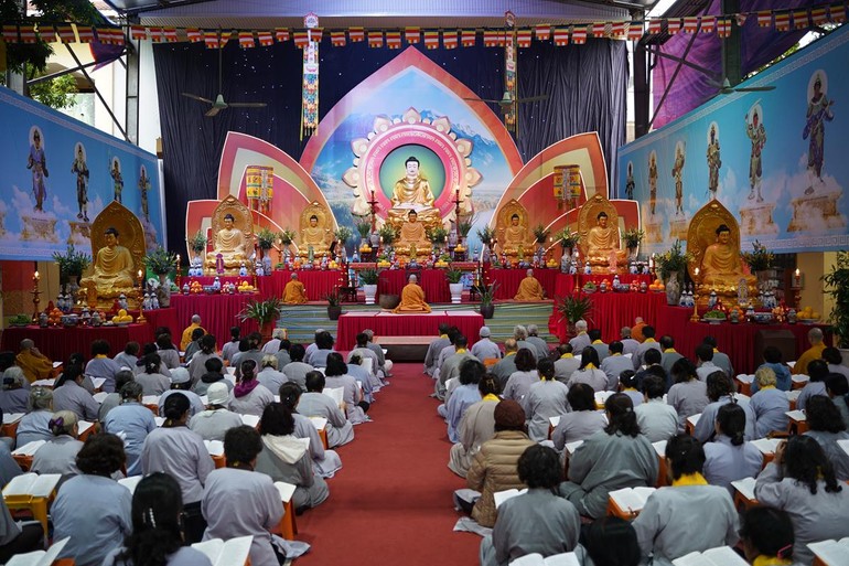 Trang nghiêm khai mạc Pháp hội Dược Sư truyền thống tại chùa Bằng (Q.Hoàng Mai, TP.Hà Nội) vào sáng 13-11