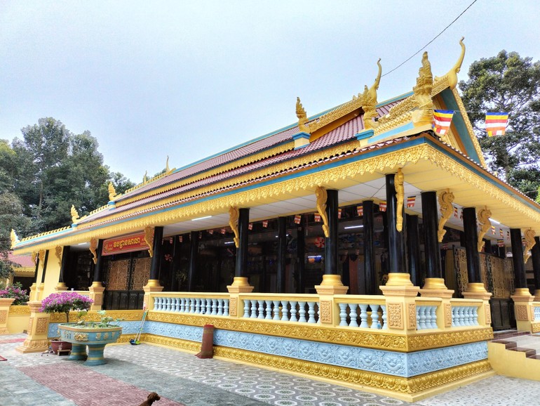 Trai đường mới chùa Latavana Pray Vo (ấp Sà Vần A, X.Ngọc Biên, H.Trà Cú, tỉnh Trà Vinh) 