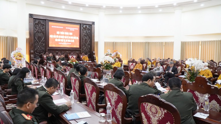 Quang cảnh Hội thảo “Phật giáo với sự nghiệp bảo vệ an ninh quốc gia, bảo đảm trật tự, an toàn xã hội” tại hội trường Trúc Lâm - Học viện Phật giáo VN tại Hà Nội